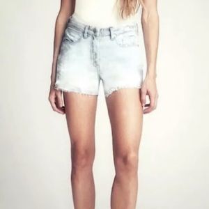 BlankNYC - The Fulton Denim Roll Up Shorts Size 26 Light Wash Raw Hem NWT